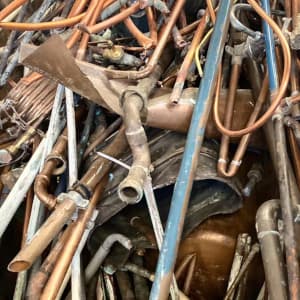 Schrottabholung Bonn: Rohre und Kabel aus Kupfer